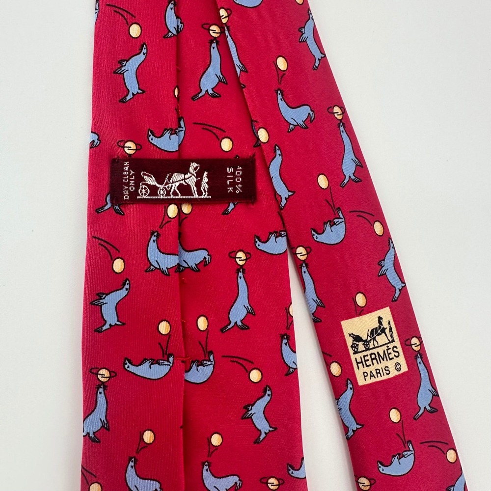 Hermes Seal Novelty Print Silk Tie Red Animal Pattern 7293 EA Mens Luxury
